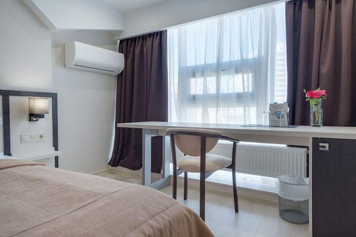 Room 42 of 91