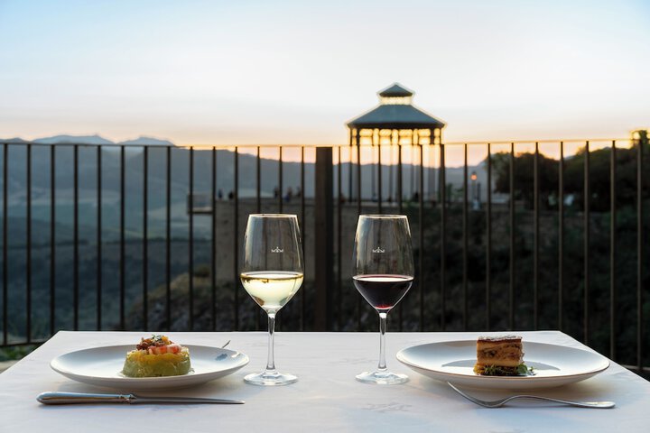 Dining 40 of 61