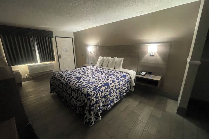 Room 10 of 21