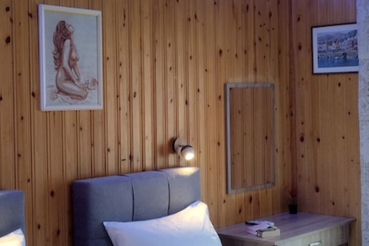 Room 14 of 129