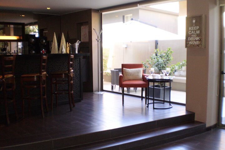 Lounge 53 of 105