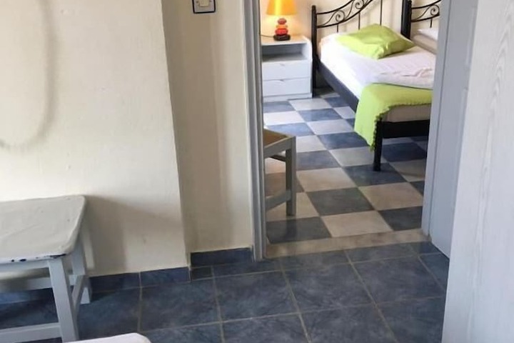 Room 9 of 41