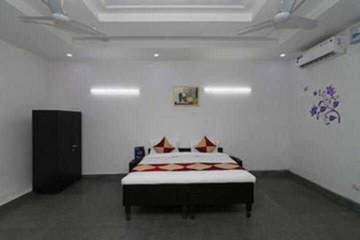 Room 7 of 19