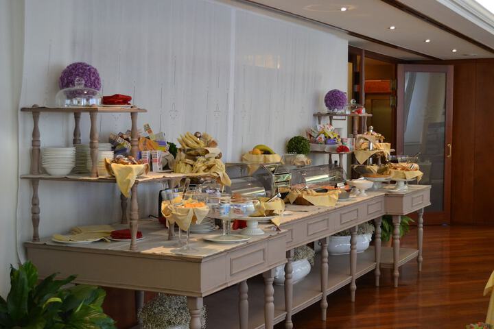 Breakfast/Coffee Service 13 of 17