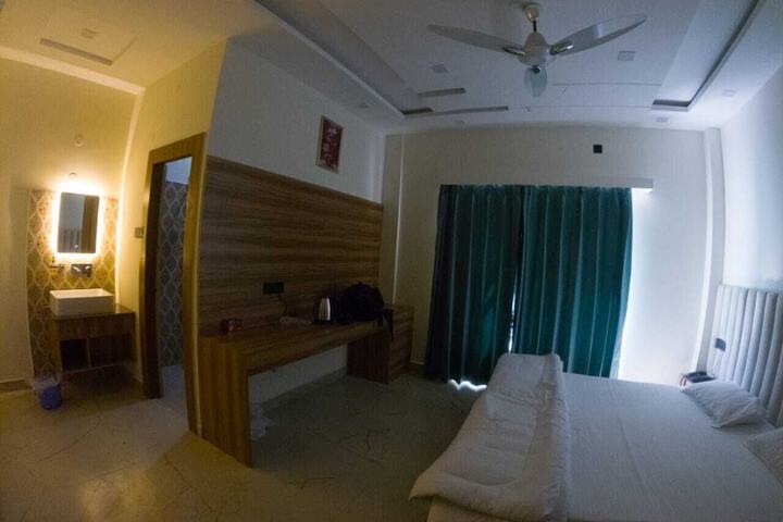 Room 4 of 18
