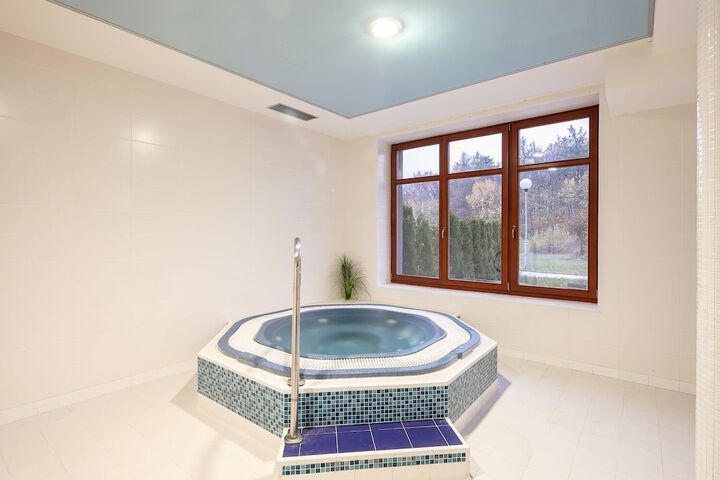 Spa 16 of 57