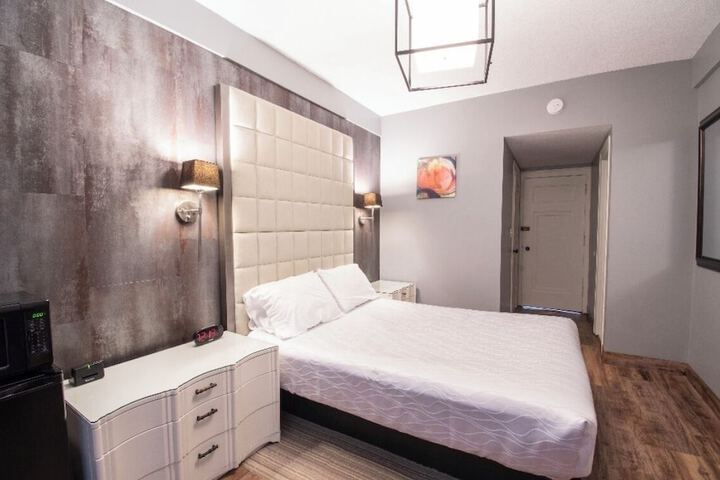 Room 10 of 19