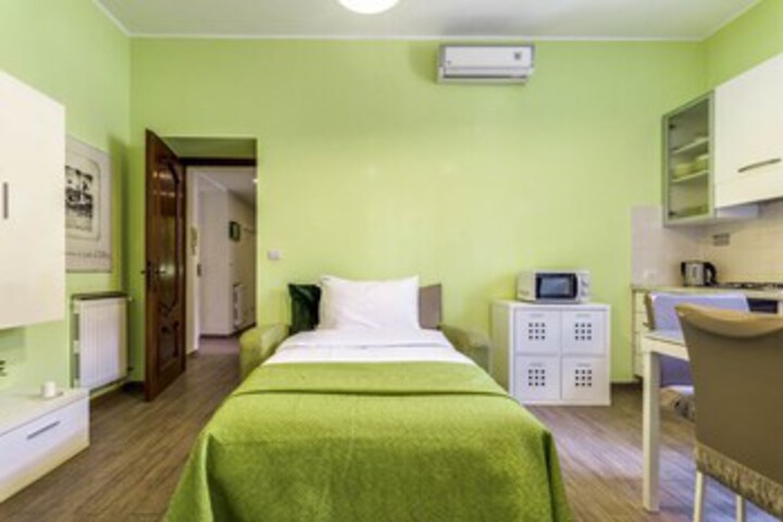 Room 10 of 26