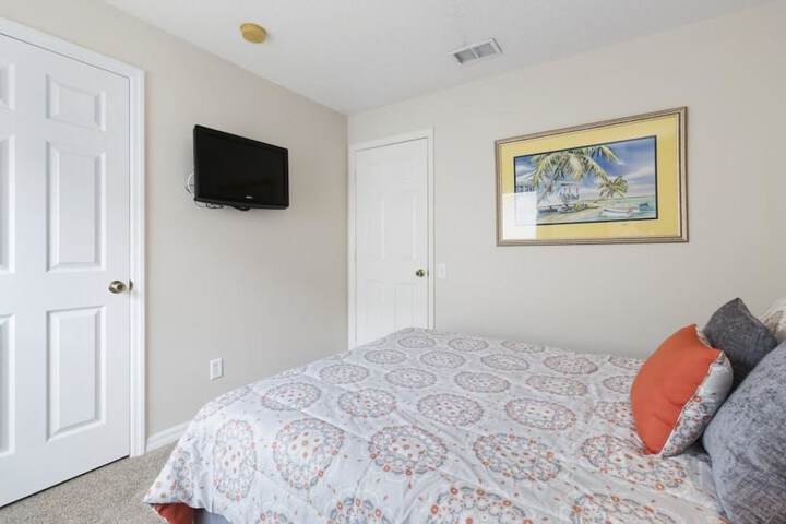 Room 3 of 33