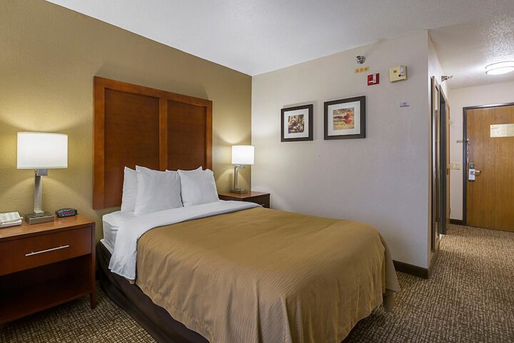 1 Double Bed Accessible (17 of 18)