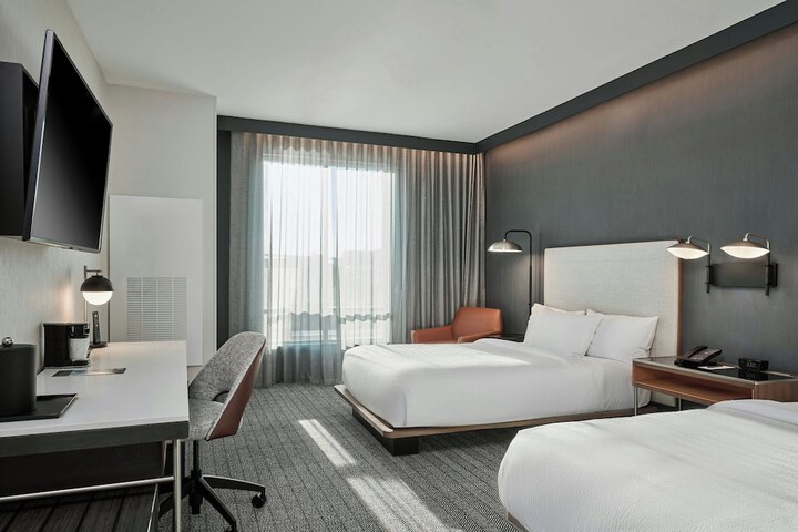 Room 10 of 43