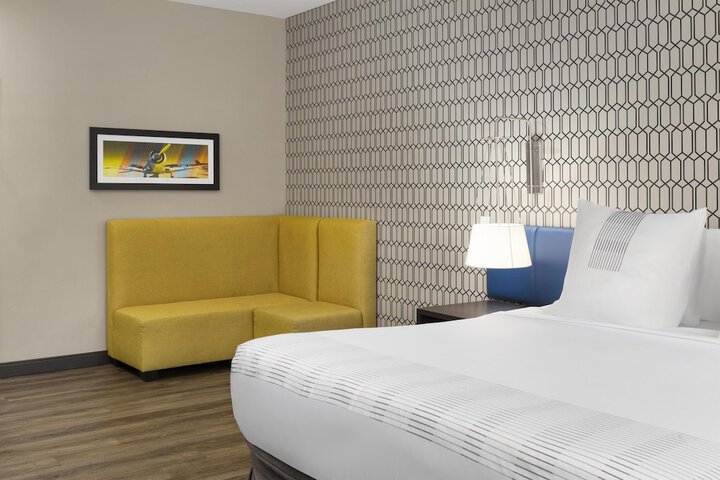 Room 13 of 27