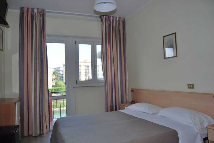 Room 6 of 30