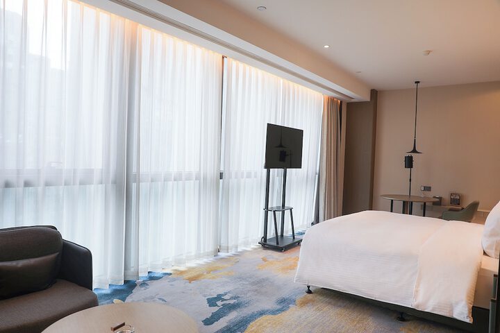 Room 6 of 26