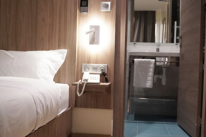 Room 9 of 12