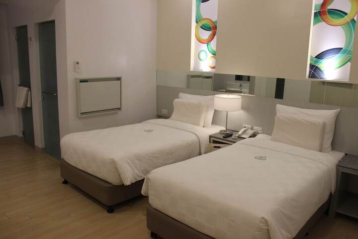 Room 8 of 33