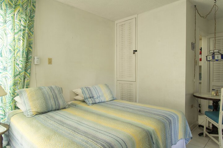 Room 7 of 18