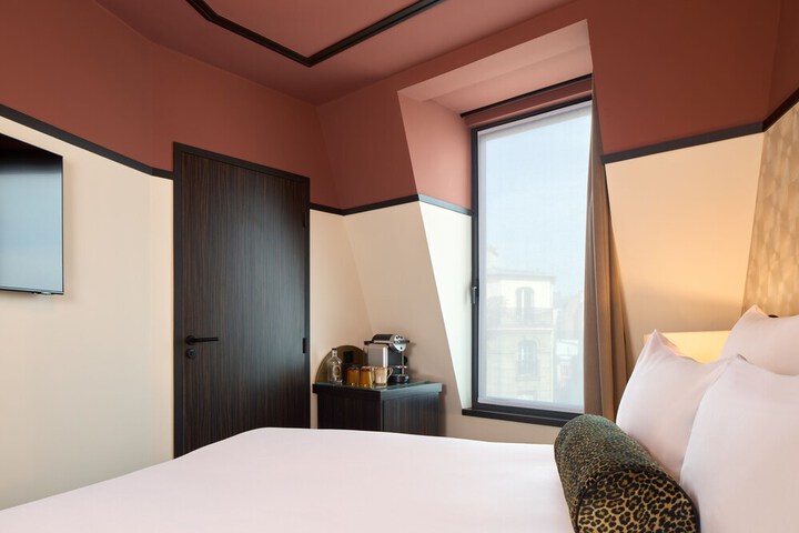 Room 6 of 30