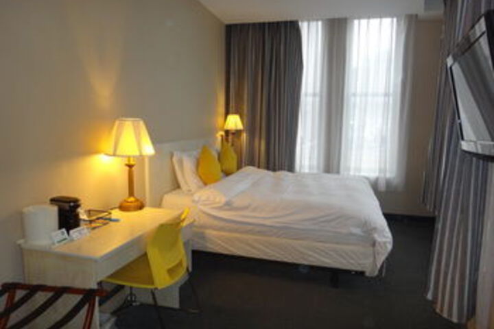 Room 5 of 32