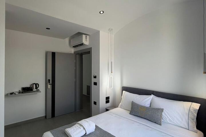 Room 44 of 164