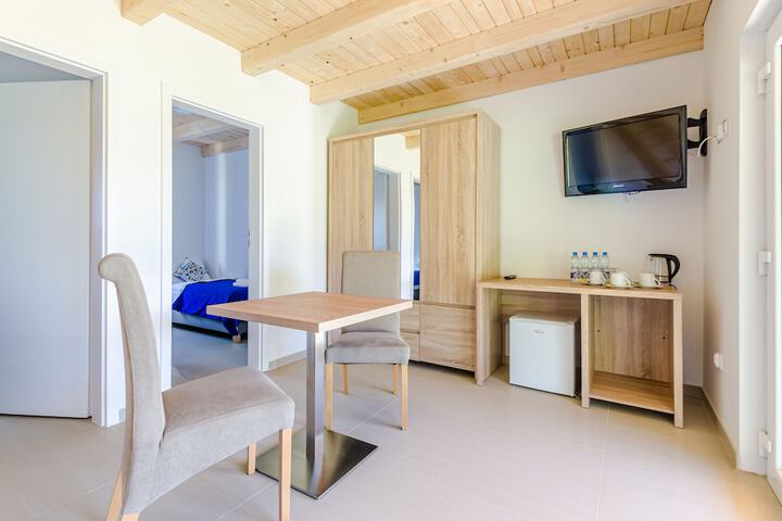 Room 15 of 33