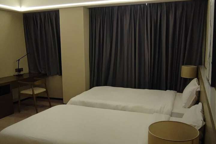 Room 2 of 6