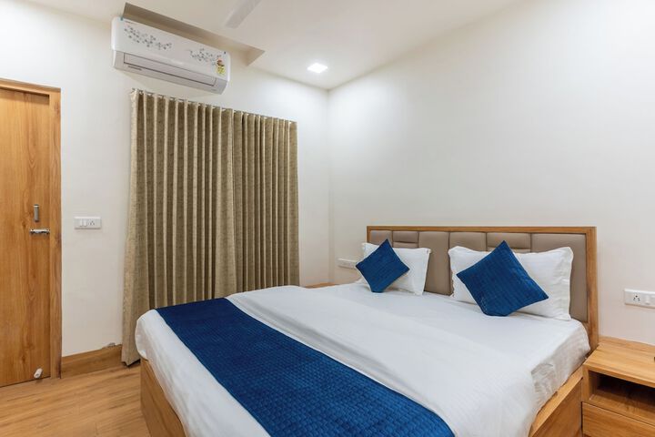 Room 3 of 34