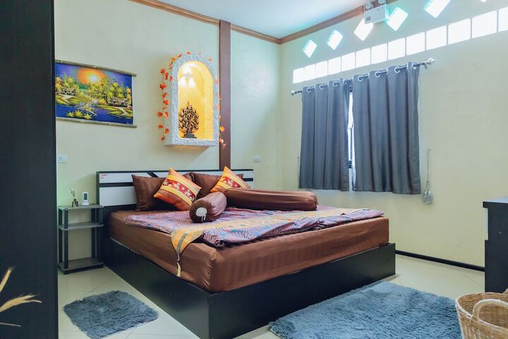 Room 12 of 196