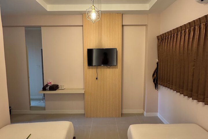 Room 10 of 18