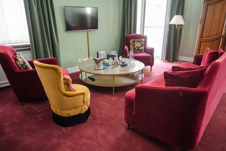 Room 77 of 151