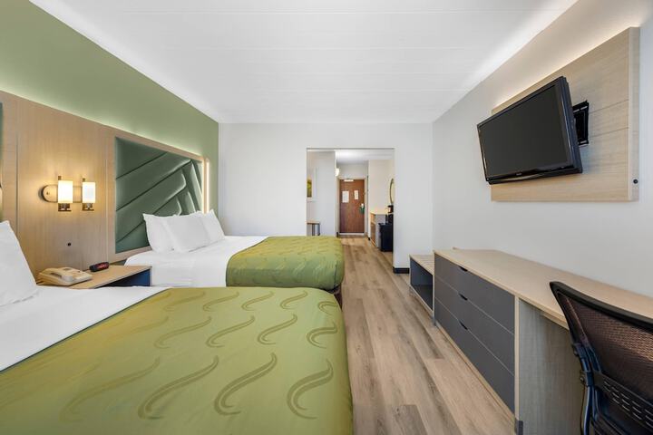 Room 27 of 34