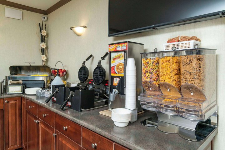 Breakfast/Coffee Service 44 of 53