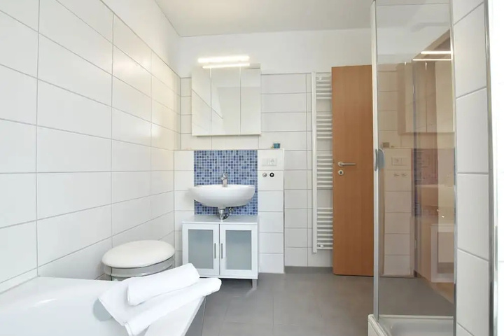 Room 6 of 14