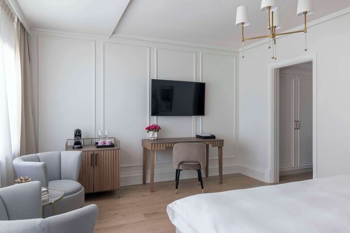 Room 18 of 82