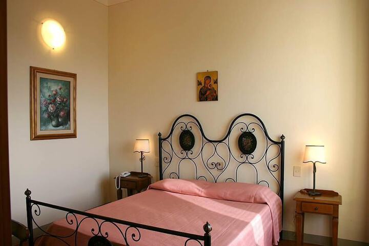 Room 10 of 31