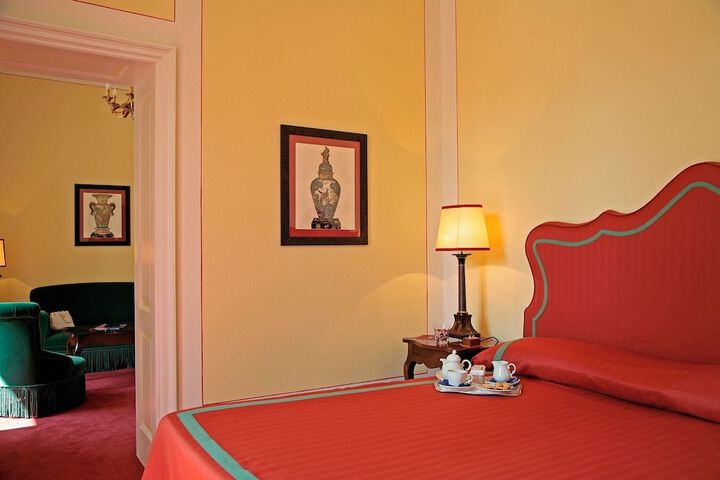 Room 17 of 77
