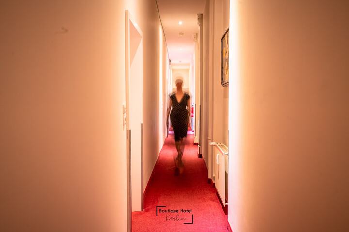 Ballroom/Hall 118 of 136
