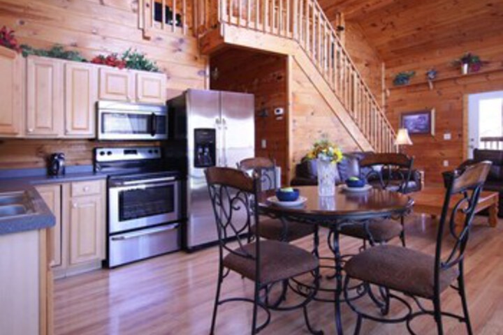 Photo of Gatlinburg / Pigeon Forge area - Secluded Luxury Cabin Natures Romance
