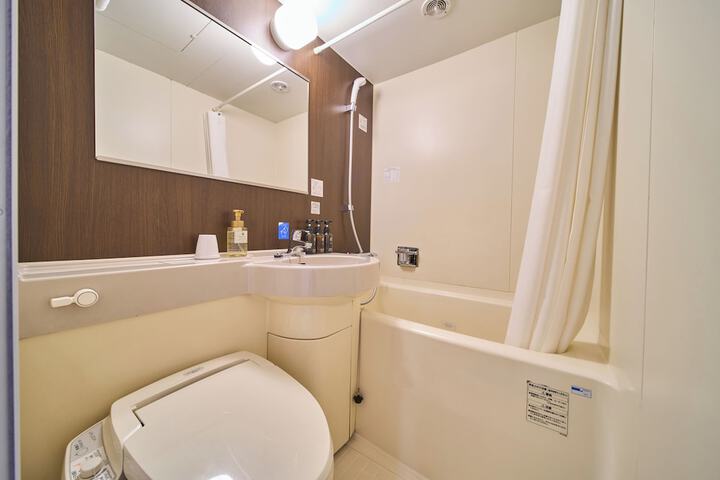 Room 14 of 21