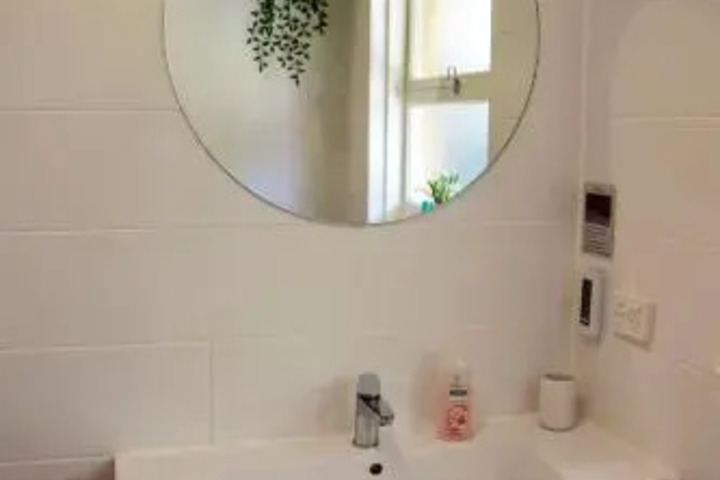 Room 6 of 16
