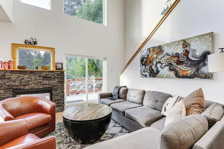 Image of Lake Wenatchee Getaway w / Water & Mountain Views!