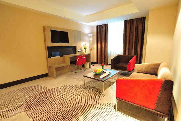 Room 6 of 36