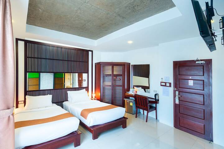 Room 17 of 40