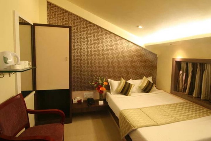 Room 5 of 32