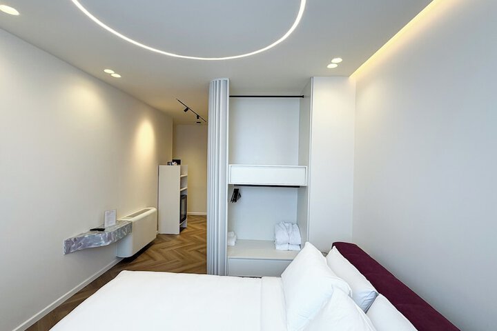 Room 35 of 104