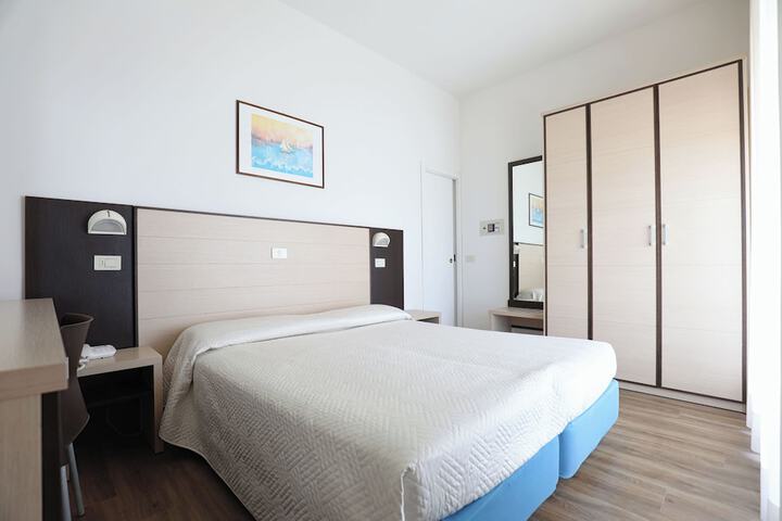 Room 21 of 47