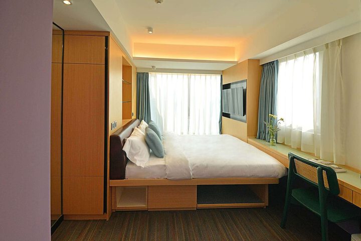 Room 9 of 36