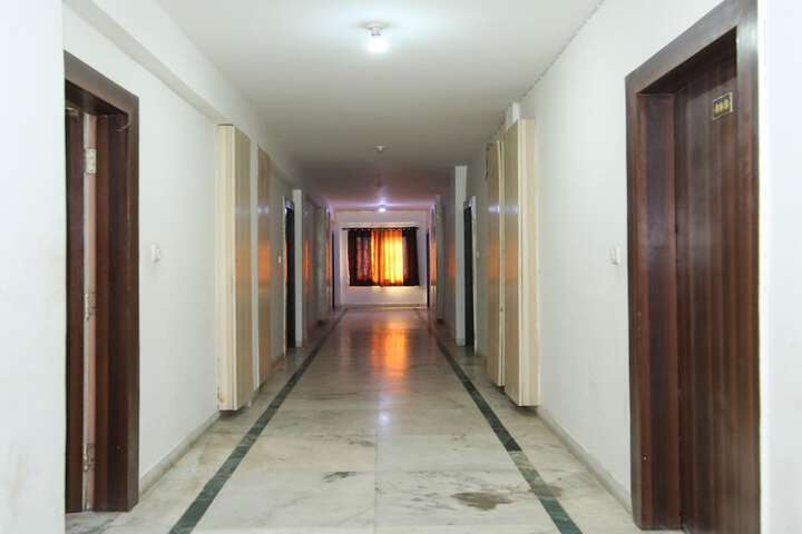 Ballroom/Hall 24 of 24