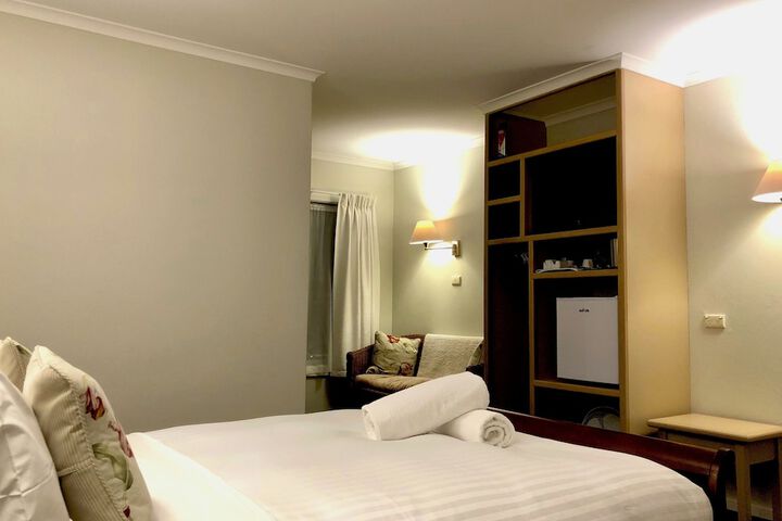 Room 8 of 34