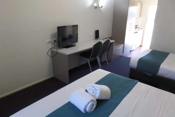 Room 10 of 32